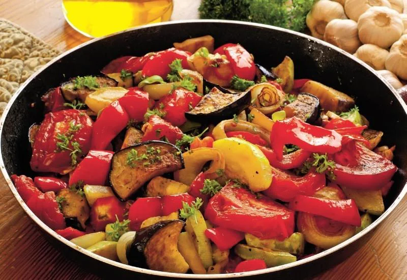 ciuperci cu legume la tigaie