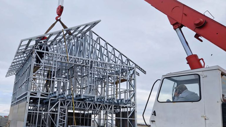 Constructori case structuri metalice: tu cu cine colaborezi?