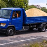 Transport nisip în București, soluția eficientă pentru șantiere organizate și lucrări durabile