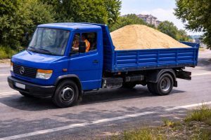 Transport nisip în București, soluția eficientă pentru șantiere organizate și lucrări durabile